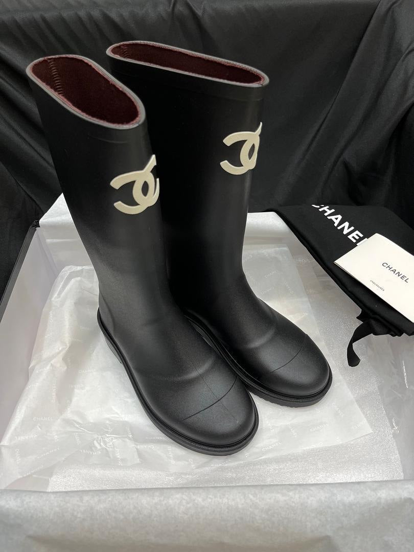 Viral Rubber Boots