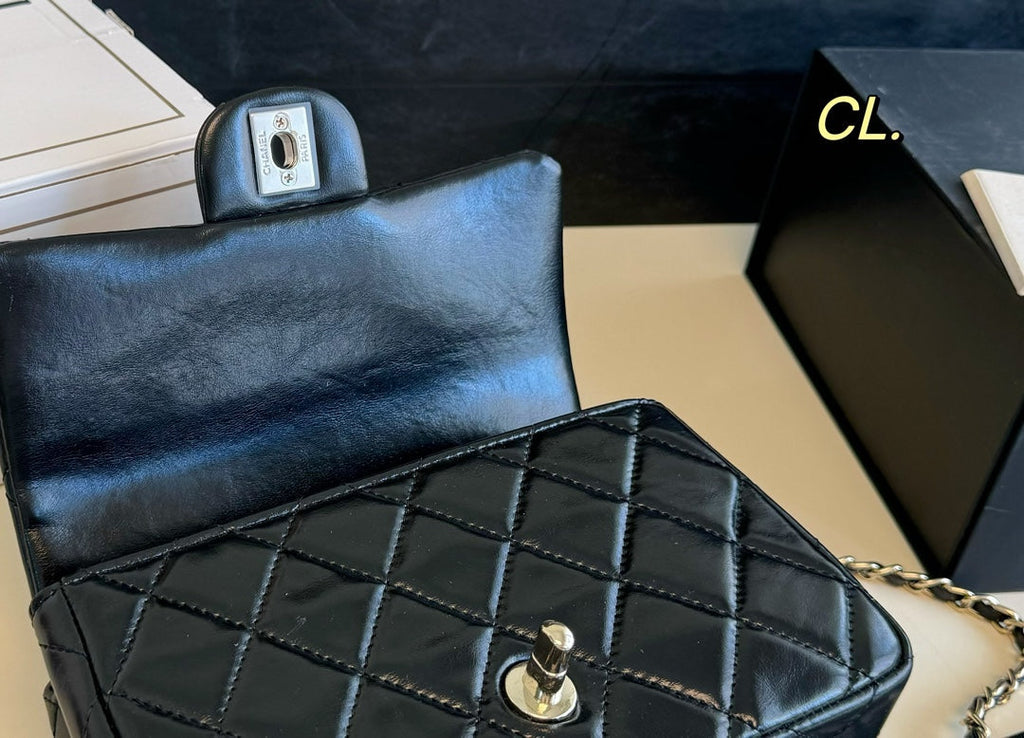 Classic Chain Shoulder Bag